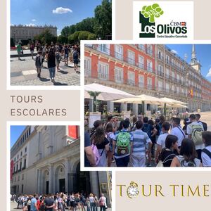 Groupe d'élèves sur la Place Mayor - Excursions pour écoles et instituts à Madrid - Tour Time