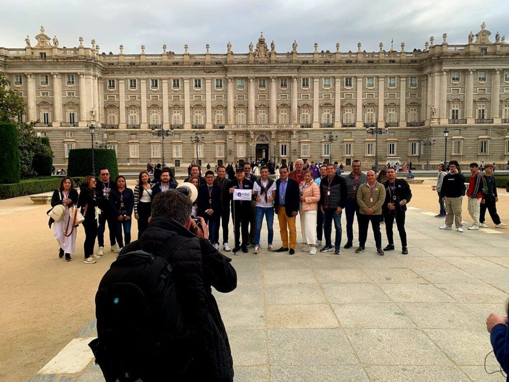 A company group in front of the Royal Palace on an incentive trip to Madrid. Tour Time