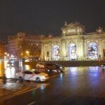 Puerta de Alcalá at night