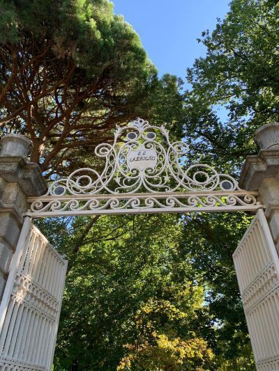 Entrance to El Capricho Park. Tour Time