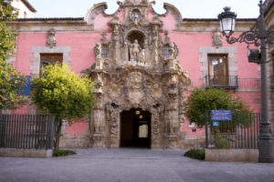 La portada del Museo de Historia, tras su reciente restauración.