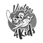 Logotipo circular con dibujos de niños en un avión y el nombre Viatges 4Kids.