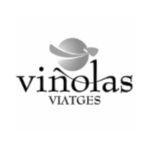 Logotipo de Viñolas Viatges con un símbolo gráfico circular sobre el nombre de la empresa.